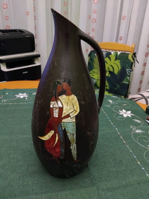 Керамична кана употребявана с матово черно покритие и цветна декорация