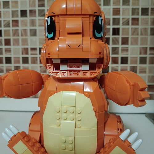 Mega Pokemon Jumbo Charmander figure with 750 compatible bricks