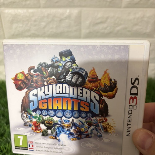 Skylanders Giants Nintendo 3DS game used, complete