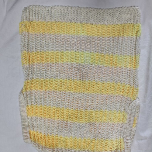 Sleeveless vest used, keeps baby warm