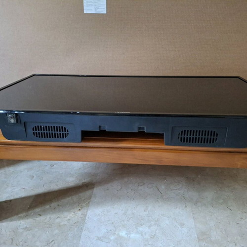 Strong 40FX4003 40-inch TV like new, tabletop, non-smart