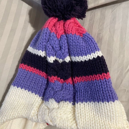 O’Neill hat like new, colorful, one size
