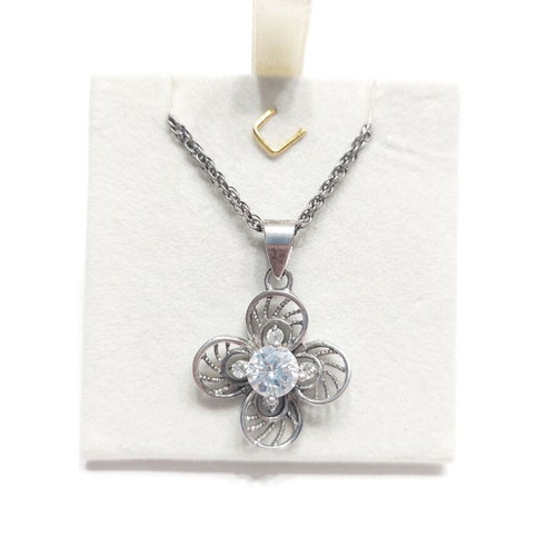 Silver 925 necklace used in flower shape with zirconia