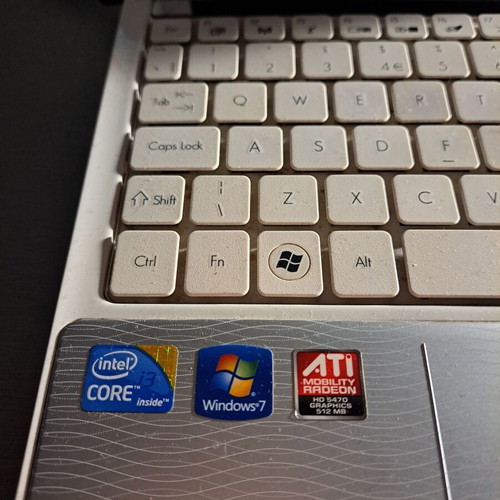 Packard Bell M330 i3 laptop like new with Windows 10 and 15.4" screen