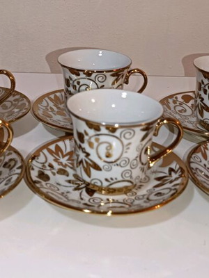 Vintage coffee cups with gold details like new