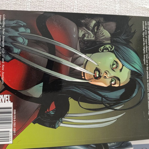 The New Avengers Vol. 7 The Trust comic book like new, English