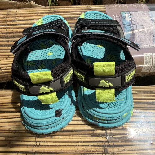Boys' sandals size 31, like new, lightly worn