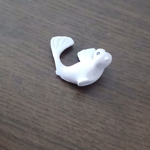 Pokemon Dewgong mini figure, mint condition