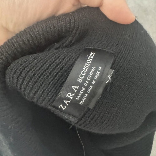 Zara women's knit cap used, black with inscription