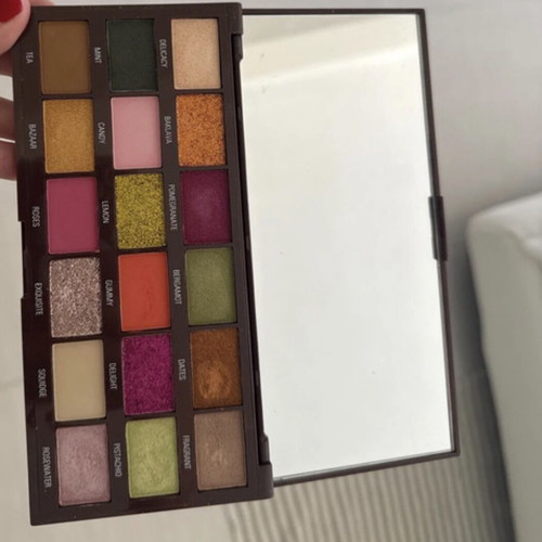 Revolution eyeshadow palette like new