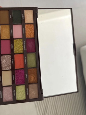 Revolution eyeshadow palette like new