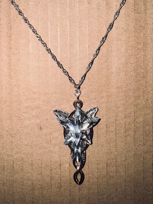 Lord of the Rings Arwen Evenstar necklace like new, silver