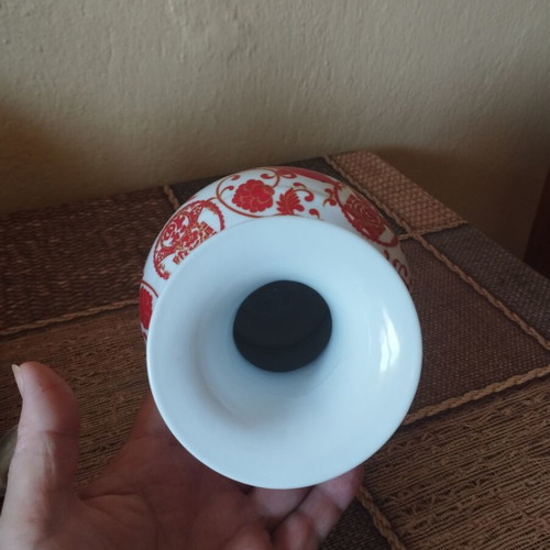 Chinese porcelain vase like new, medium size, high quality