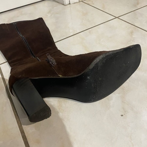 Suede boots with heel like new, brown