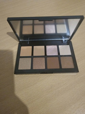 Palette Eyeshadow like new with eight versatile shades