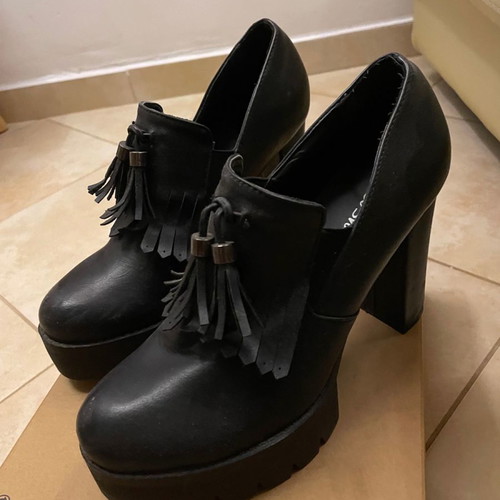 Women's high heel shoes black like new, size 39