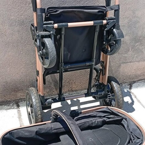 Multifunctional baby stroller like new with adjustable seat and footmuff