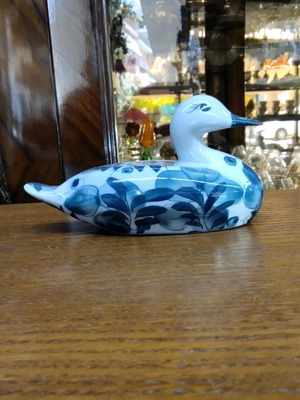 Porcelain duck figurine like new, blue and white decoration