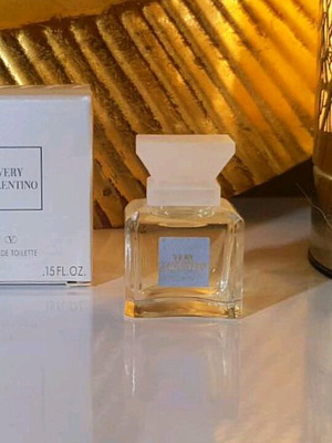 VERY VALENTINO