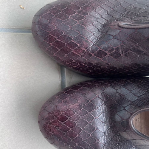 Wonders pumps like new, leather with croco pattern in aubergine