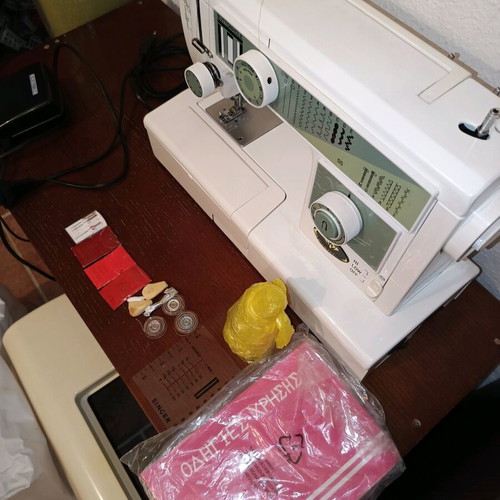 Diamadino YG-822ATF sewing machine like new with metal mechanism