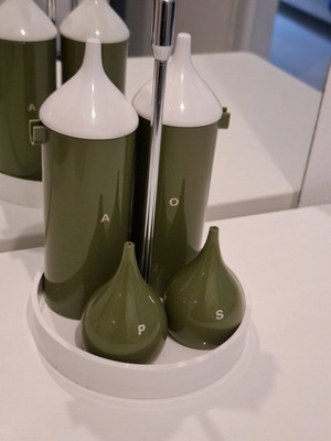 Guzzini teardrop Salt & Pepper Shakers ,Guzzini Green salt and pepper, Luigi Massoni ,Guzzini kitch