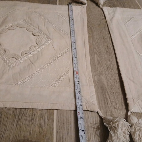 Vintage beige pillowcases used, set of 2, 40 cm with tassels