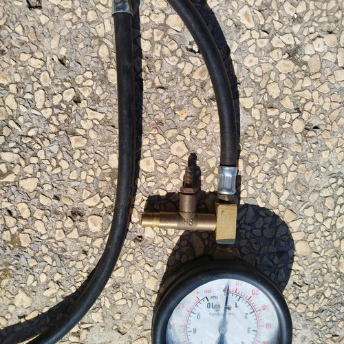 Air manometer used 10 bar with valve stem adapter