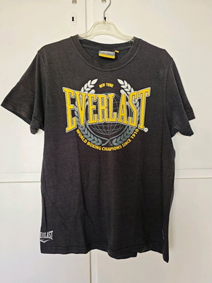 Тениска Everlast употребявана с малък дефект, размер M, сива