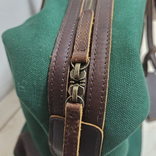 Jameson travel bag like new, green, with two compartments and strap