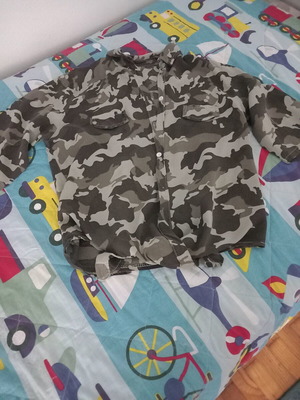 Short shirt like new, thin fabric, black and green, size M