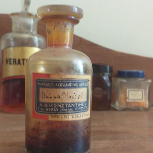 Collectible glass vials used, set of 8 pieces