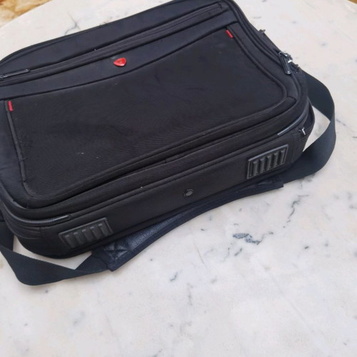 Laptop bag used, for 15-inch laptop with multiple compartments