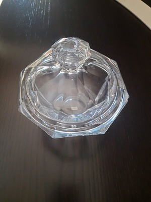 Glass fondant dish for chocolates used
