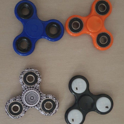 Fidget spinner set like new, pack of four