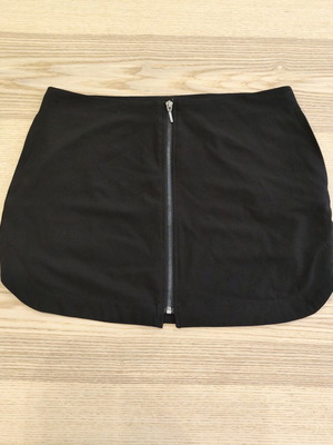 Stradivarius black mini skirt with front zipper, like new