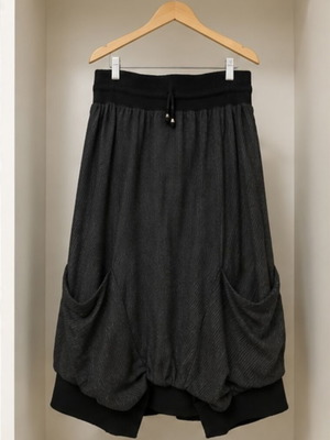 A.L.E. black and gray skirt XL like new, elastic waist