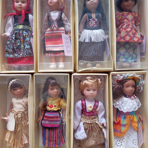 Porcelain dolls of the world new, complete collection of 50 pieces