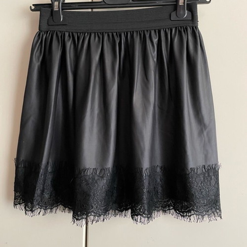 Faux leather skirt like new, short, elastic, black, size S