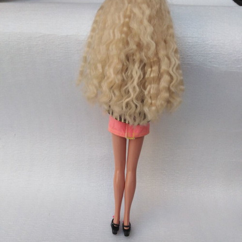 Sindy Hasbro Sun Club 1990 vintage doll like new with original clothes