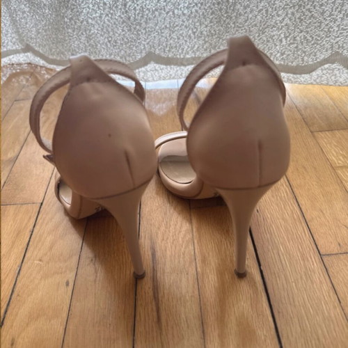 Sandal like new, beige, size 36, very comfortable