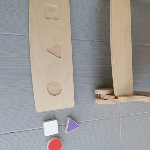 Montessori learning tower with accessories and instruction book