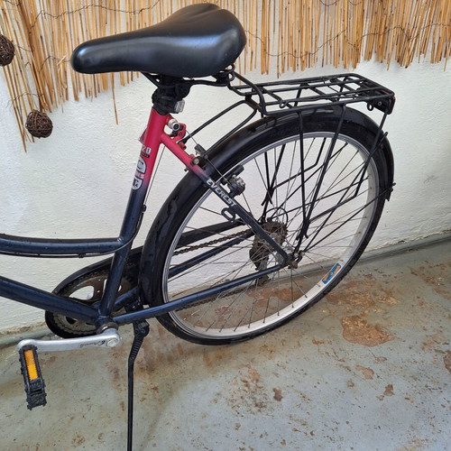 Women's City Bicycle with Gears in Good Condition Needs Repair
