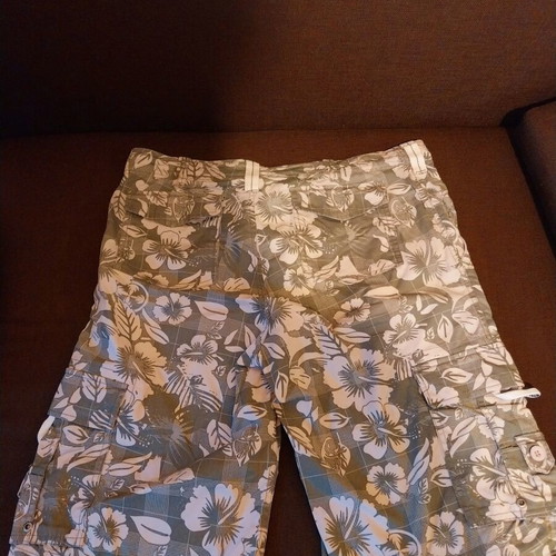 Brunotti men's cargo shorts size M like new, floral pattern