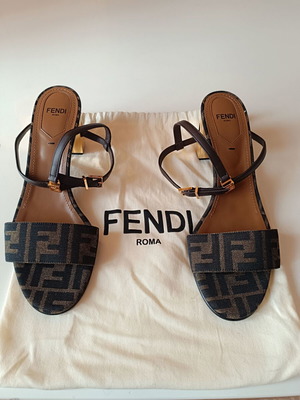 Γυναικεία πέδιλα Fendi νούμερο 38, μπεζ και καφέ