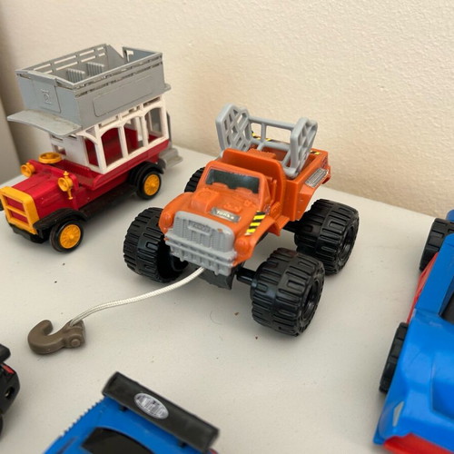 Old toy cars used, pack of 25, medium size