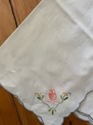 Napkins like new with embroidery 40x40