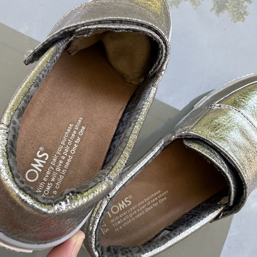 TOMS Metallic Leather Slip-On Sneakers like new, size 38, silver
