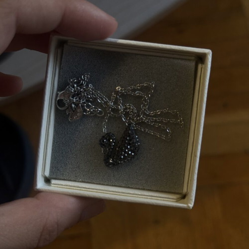Swarovski necklace black swan like new