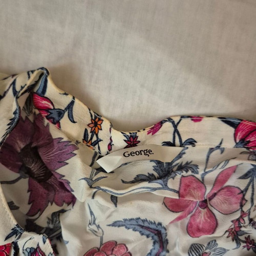 George blouse size 6XL 52 like new, white multicolor